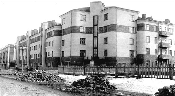 Первые Большие (фубровские) дома по Советской улице . Фото 1930 г . 
