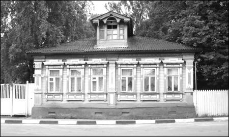 Дом, в котором родился и вырос поэт Олег Чухонцев. Совр. фото. 