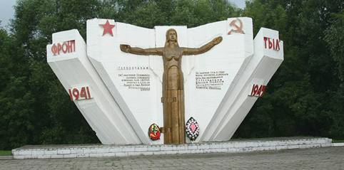 Памятник «Фронт – тыл» на площади Ленина в Глухове