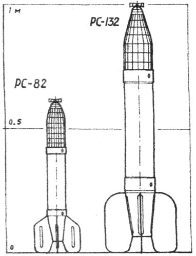 Реактивный снаряд РС-82 имел вес 6,82 кг, заряд топлива –1,06 кг, вес ВВ – 0,36 кг.  Максимальная скорость составляла 350 м/с, а дальность – 5200 м.  Для стрельбы по наземным целям снаряд снабжался ударным взрывателем. РС-132 имел в целом аналогичную конструкцию,  но был крупней. Общий вес ракеты составлял 23,1 кг, из них заряд топлива – 3,78 кг,  заряд ВВ – 1,9 кг. Максимальная дальность стрельбы достигала 7100 м.