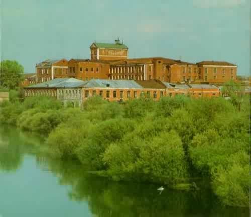 Вид на бывшие морозовские фабрики со стороны реки Клязьмы
