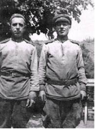 Пепекин П.Н. (слева) на фронте