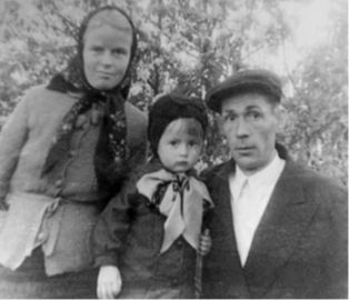 Самсонов С.Н. с женой и дочкой Валентиной