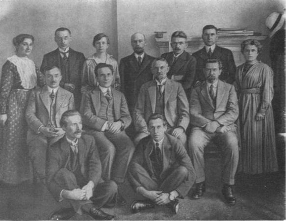 В.П. Ногин и Л.Б. Красин среди членов первой торговой делегации в Лондоне.