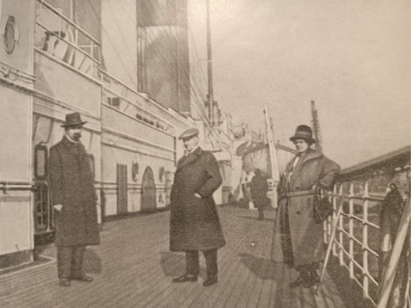 В.П. Ногин и Л.Б. Красин на борту парохода по пути в Англию.