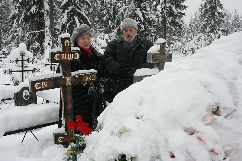 На могиле В.С. Лизунова